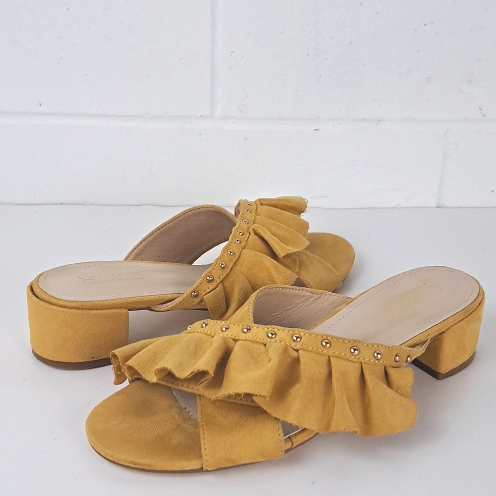 Catherine Malandrino yellow faux suede ruffle slip on low heel sandals sz8